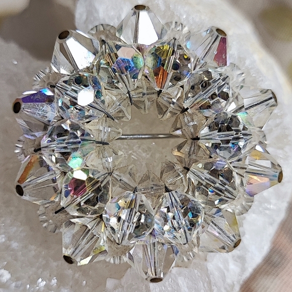 Clear Aurora Borealis Bicone Crystal Large Silver Tone Round Vintage Brooch EUC - Picture 4 of 11